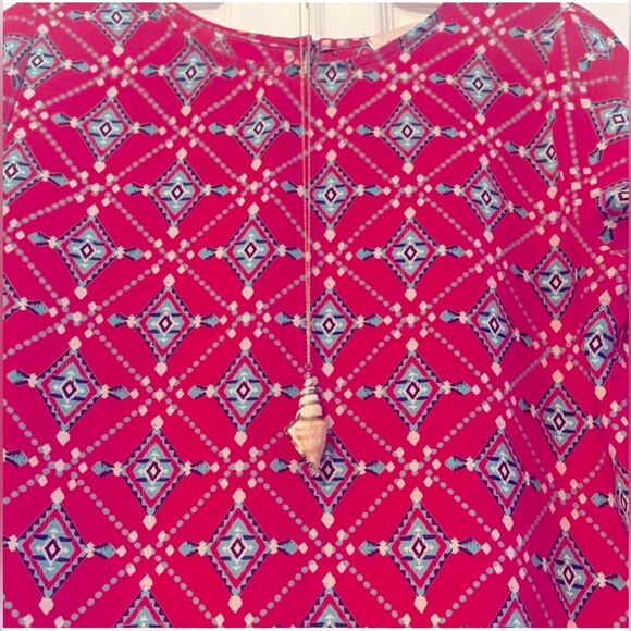 Like new! Boutique Everly adorable patterned flowy keyhole back top! - Picture 10 of 13